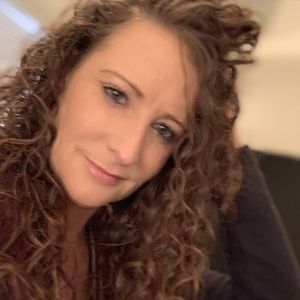 Meet your Posher, Denise